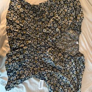 Old Navy Navy Floral Daisy Top